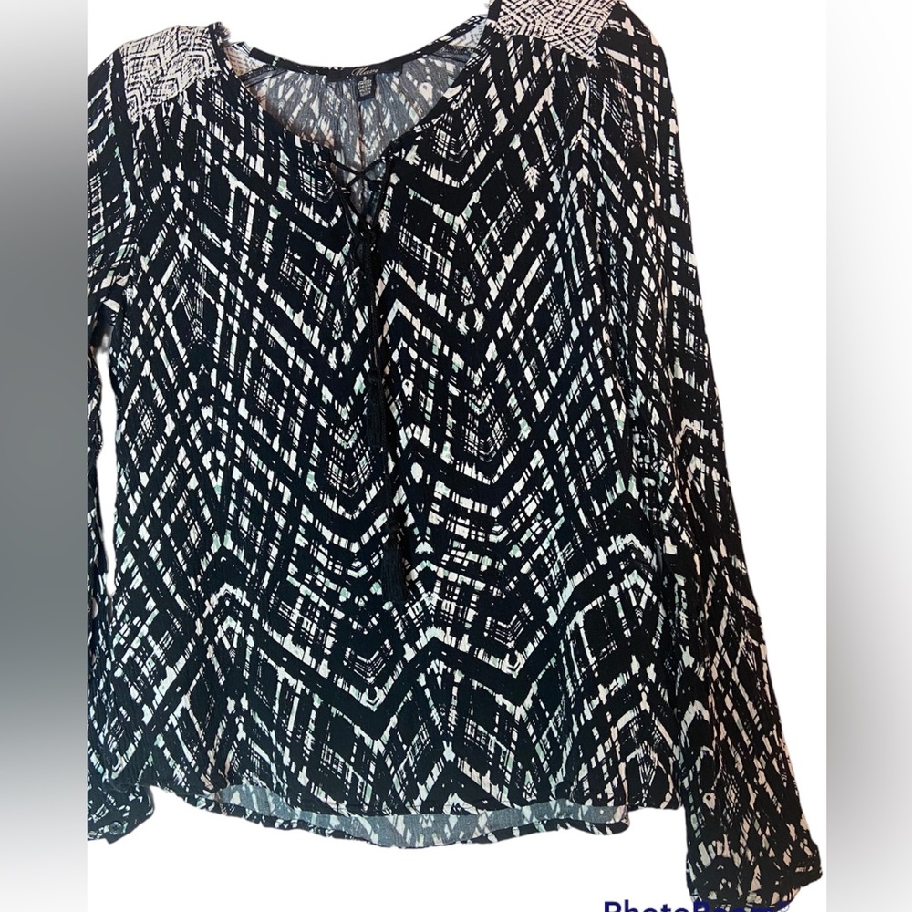 Mavi long sleeve peasant Blouse ladies small 
Accent material at shoulders